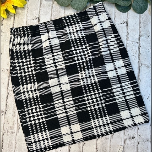 SHEIN Girls Black & White Plaid Mini Skirt 11Y 12Y - Picture 4 of 4